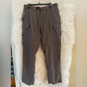 Utex Canada 1943 NWT Men’s Cargo Convertible Pants/Shorts. Size Large (36-38).